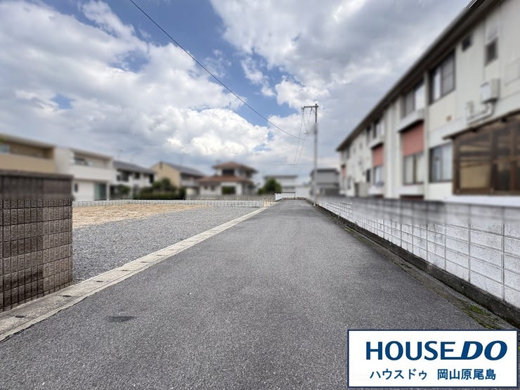 南側前面道路は約6mのゆとりある広さの幅員で車の出し入れも安心です♪