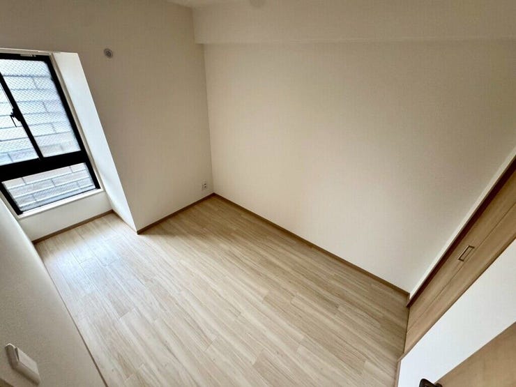 【Bedroom】ナチュラルな内装で、リラックスできる空間。寝室や書斎にも最適です。