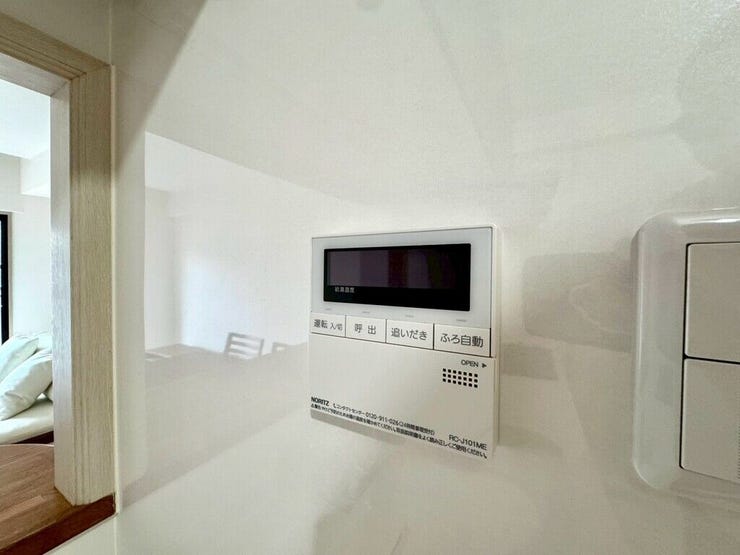 【Facilities】お湯の温度調整がラクな給湯器リモコン付き。追い焚き操作も簡単です。