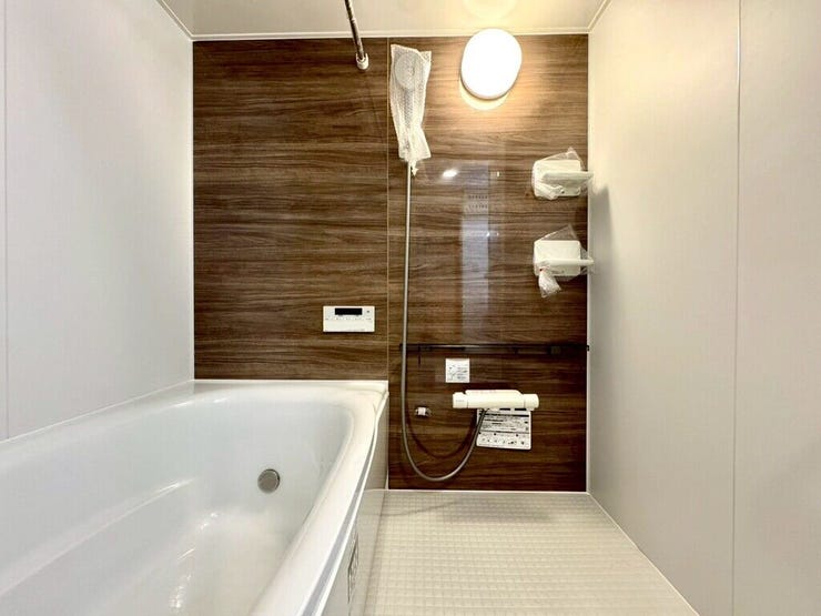【Bathroom】広く快適な浴室で、ゆったりとお湯に浸かるひとときをお楽しみいただけます。