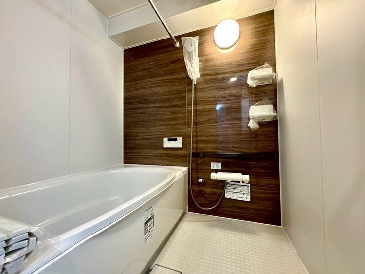 【Bathroom】お子様とのバスタイムにも十分な広さがあり、掃除も簡単にできます。