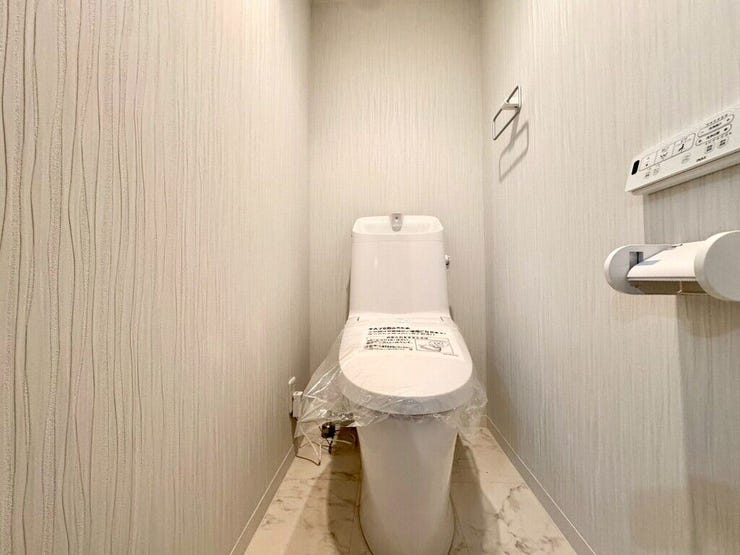 【Toilet】清潔感があり、落ち着いたデザインのトイレ。家族みんなが快適に使えます。