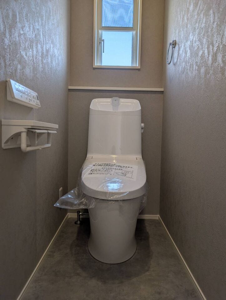 落ち着いた色味のアクセントクロスが、安らぎのプライベート空間を演出します。