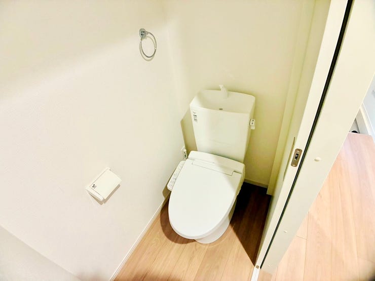 ◎トイレ(9/26撮影)
1・2階ともにウォシュレット付!2か所トイレがございますので、朝のトイレ渋滞も解消!