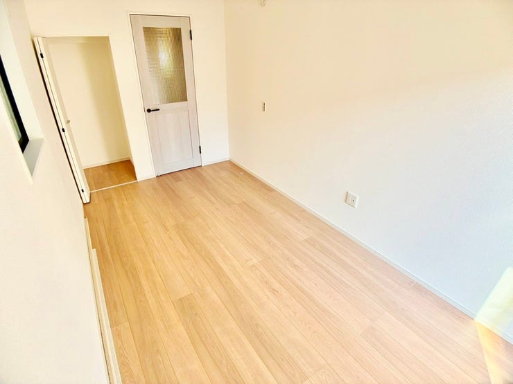 ◎洋室5.5帖(9/26撮影)
たっぷりの収納スペースで快適に暮らせそうです !