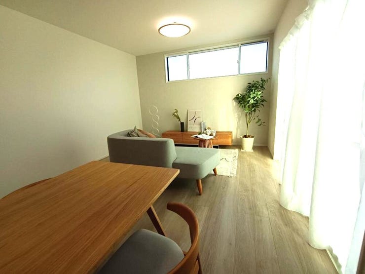 2面採光でたっぷり光が差し込む明るいリビング。やさしい木目の風合いが空間にぬくもりを添え、心からくつろげるひとときを演出します。