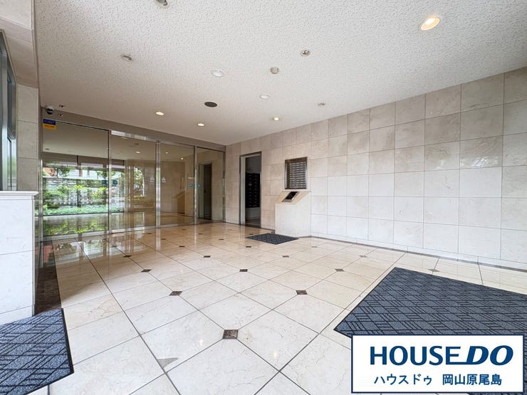 管理の行き届いた清潔感のあるエントランス部分、安心のオートロック仕様となっております。