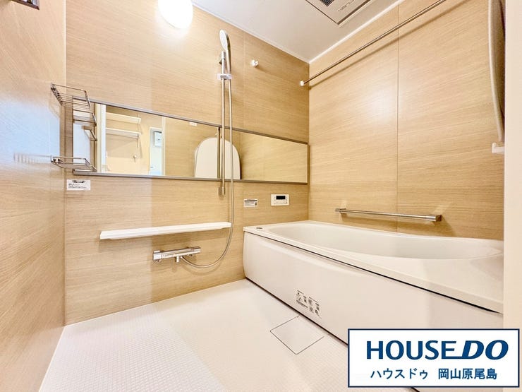 ゆったり広いバスルームは日々の疲れを癒してくれます。