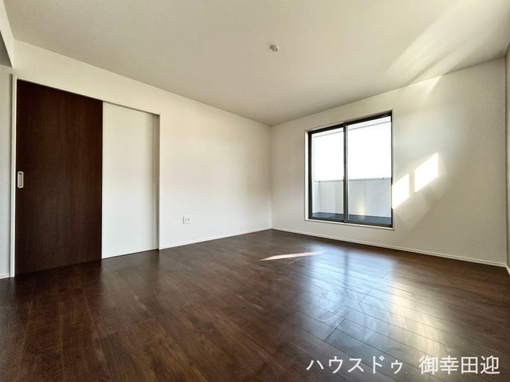 ■□■2階9.0帖主寝室■□■心からリラックスできる静けさ、上質な眠りで、毎日をリセットします。明日への活力を養う空間です。