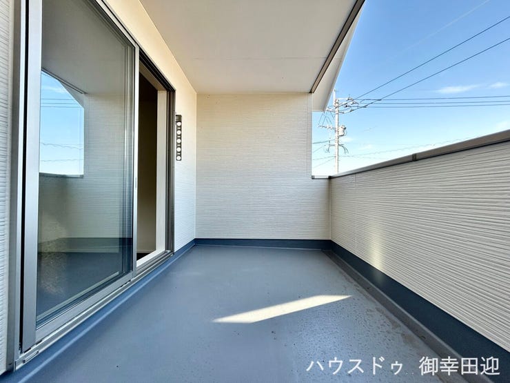 ■□■空の下の開放的な特等席■□■日光浴や読書、外の空気を感じながらリフレッシュ。暮らしを豊かにする、もう一つの心地よい空間です。