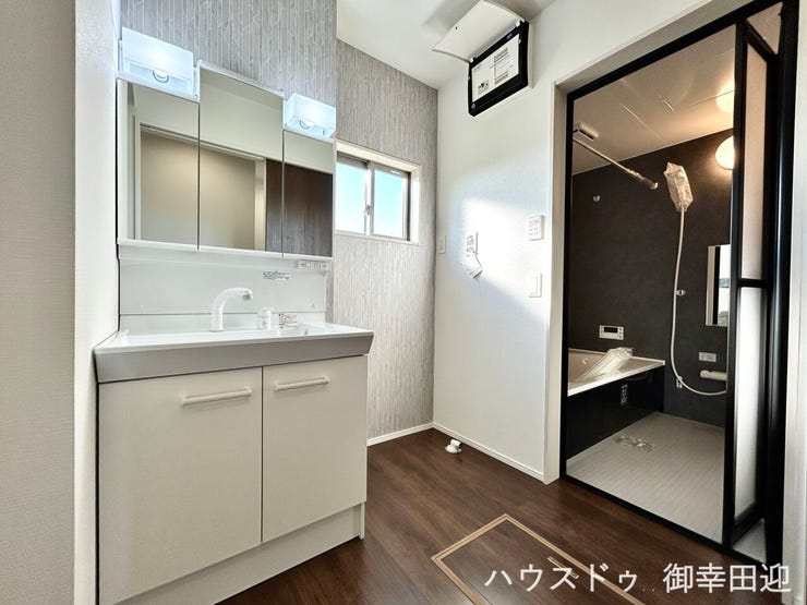 ■□■清々しいリフレッシュ空間■□■自分を磨き、気持ちを切り替える。心地よい光が差し込むプライベートスペース