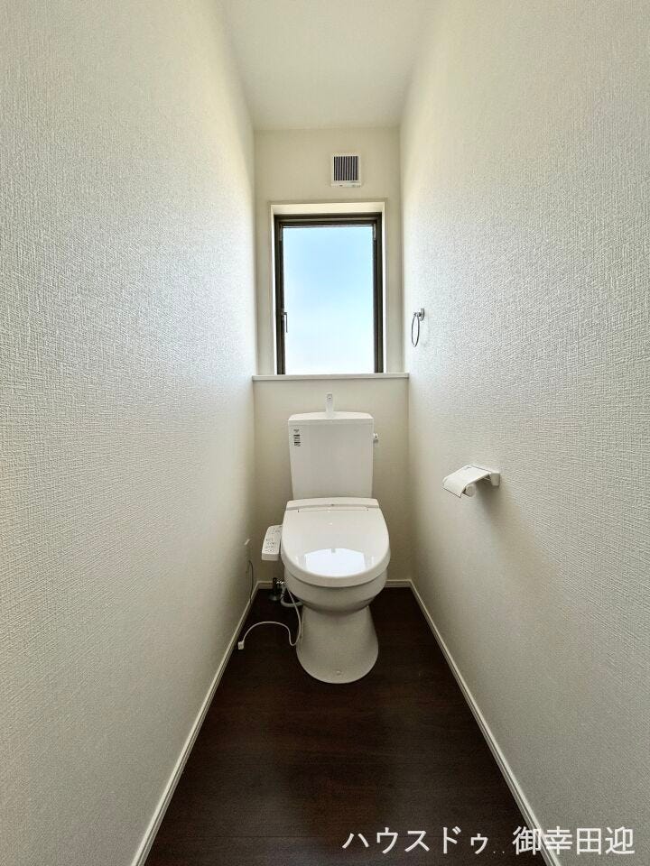 ■□■安らぎのひとときを提供する場所■□■清潔さと静けさを両立した空間。心落ち着くひとときを過ごせる、プライベートなレストルームです。