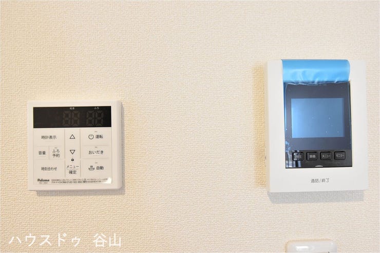 追い焚き機能付きのオートバス仕様の給湯システム・モニター付きンインターフォン完備