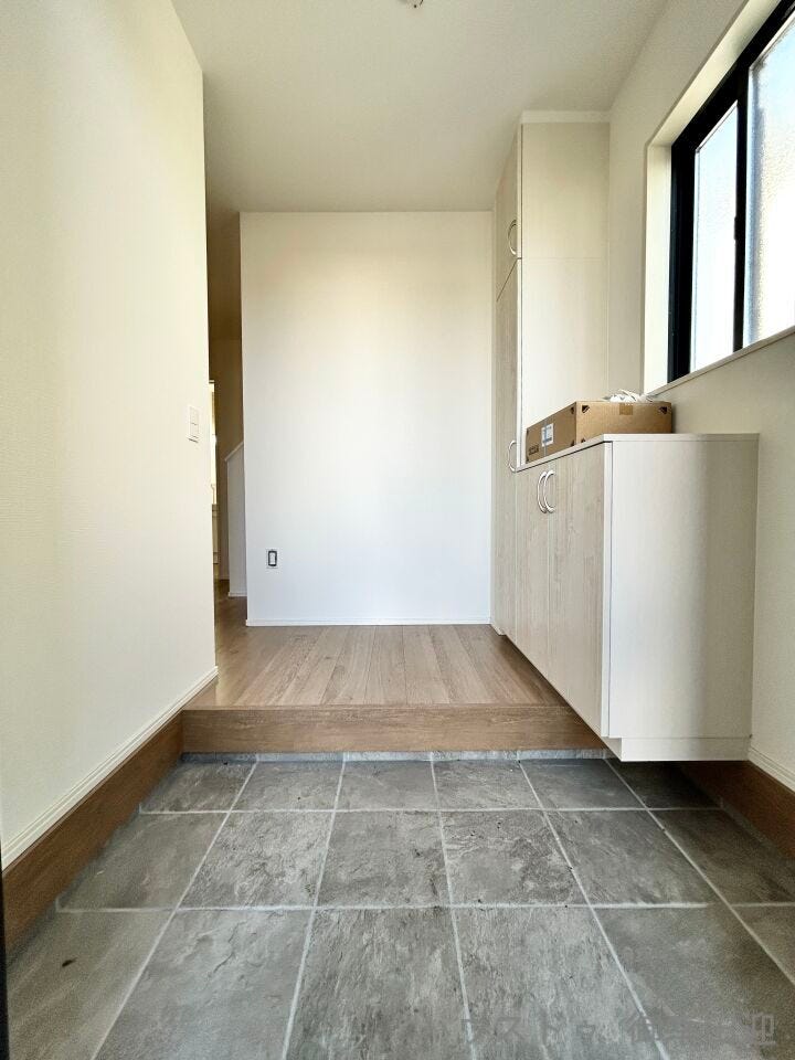 ■□■「ただいま」の安堵をくれる場所■□■訪れる人を迎え入れ、帰るたびにホッと一息つける、明るく機能的なエントランス。