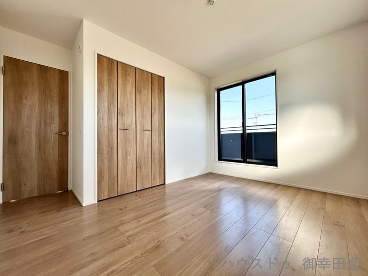 ■□■2階6.5帖洋室■□■子供部屋やトレーニングルーム、書斎など様々な使い方ができます♪