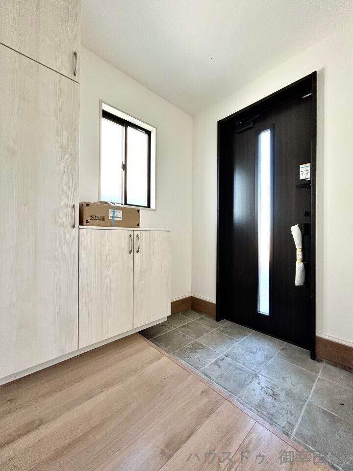 ■□■「ただいま」の安堵をくれる場所■□■訪れる人を迎え入れ、帰るたびにホッと一息つける、明るく機能的なエントランス。