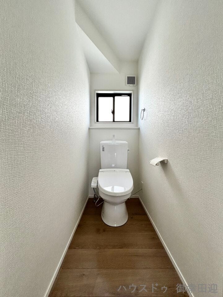 ■□■安らぎのひとときを提供する場所■□■清潔さと静けさを両立した空間。心落ち着くひとときを過ごせる、プライベートなレストルームです。