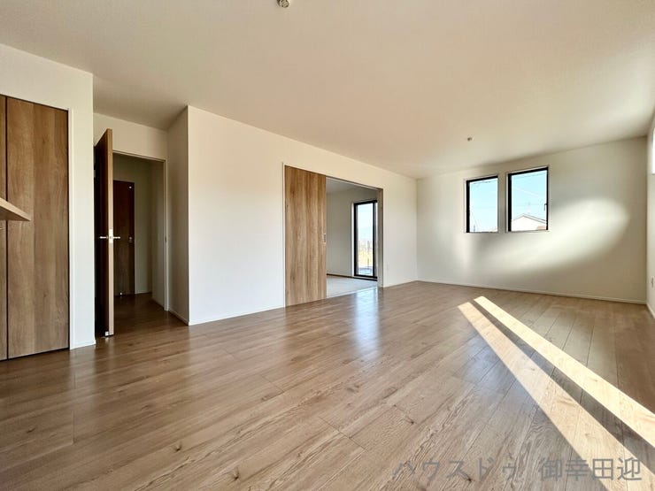 ■□■安らぎと笑顔の中心地■□■陽光が優しく降り注ぎ、会話が自然と弾む。ここでは、毎日が特別な時間へと変わります。