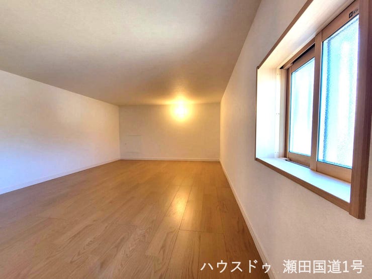 小屋裏収納は、季節物の衣類、家電、普段使わないアウトドア用品など、かさばる物をまとめて収納できます。