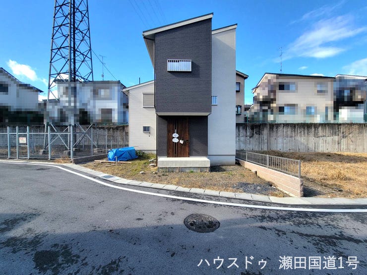 【外観】
モノトーンを基調とした、シンプルで洗練された外観デザインが特徴です。