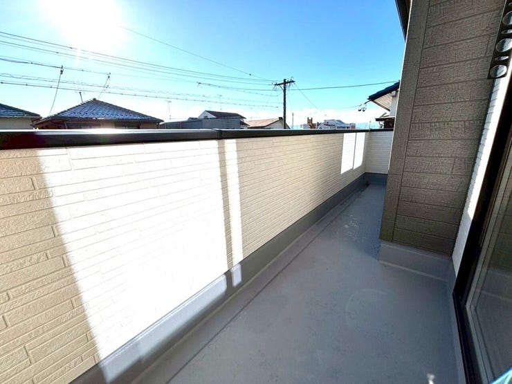 ◆南面のバルコニーは日当り良好♪洗濯物もしっかり乾き、布団もフカフカになります(^^)気持ちよく眠りにつけますね!