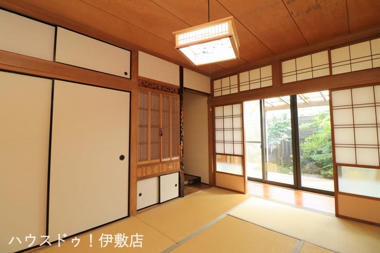 【和室6帖】
縁側隣接の和室。縁側は窓が多くあり、陽当たり良好です