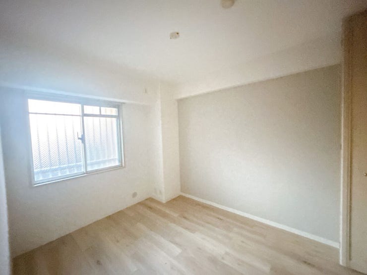 日当り良好の洋室!
明るい空間となっております。