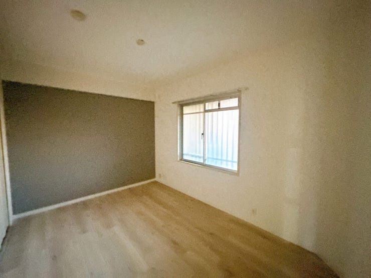 大きな窓から朝日が差し込み、目覚めのよい1日が迎えられそうです◎