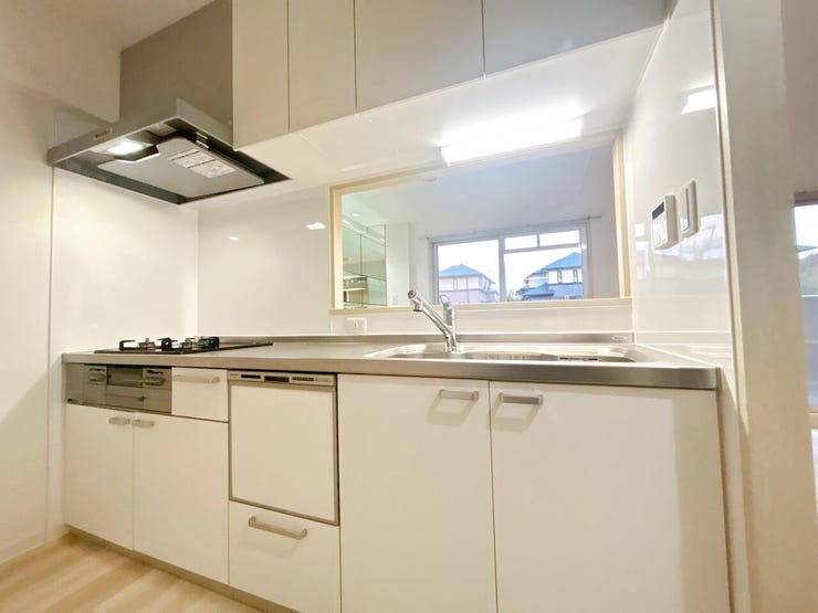 大きなシンクと調理台で、キッチンでの作業がはかどります♪