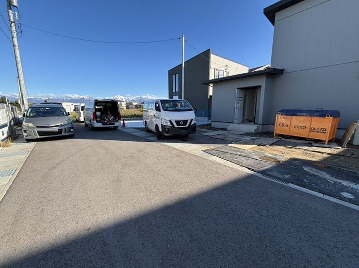 幅員約6m!駐車も落ち着いてできます◎