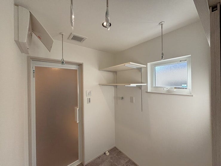 ホスクリーンを2本設置。洗濯物同士の間隔も空けて干せるので乾きも◎