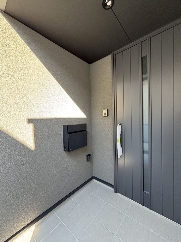 インターホン、郵便ポストもまとまったデザイン。