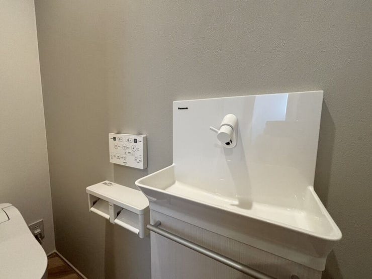 水栓とハンドルが別パーツじゃないぶん、見た目がとにかくスタイリッシュ!継ぎ目や段差が少ないので汚れもたまりにくい!