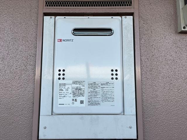 ◆給湯器◆外玄関横に、ノーリツ製の給湯器が設置されています。