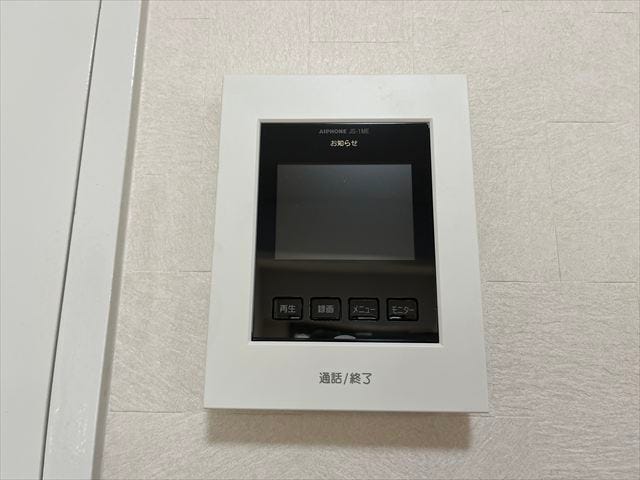 ◆モニター付きインターホン◆リビングに設置されています。来客者の顔を確認しながら通話ができます。