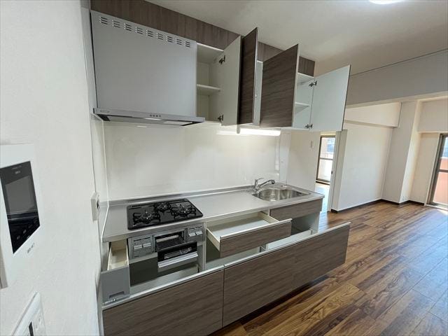 収納スペースもしっかりあります。お料理の段取りもよくなりますね。