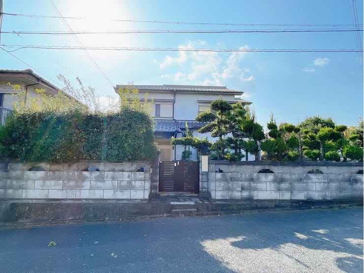 落ち着いた雰囲気の閑静な住宅街で環境の良い立地です。