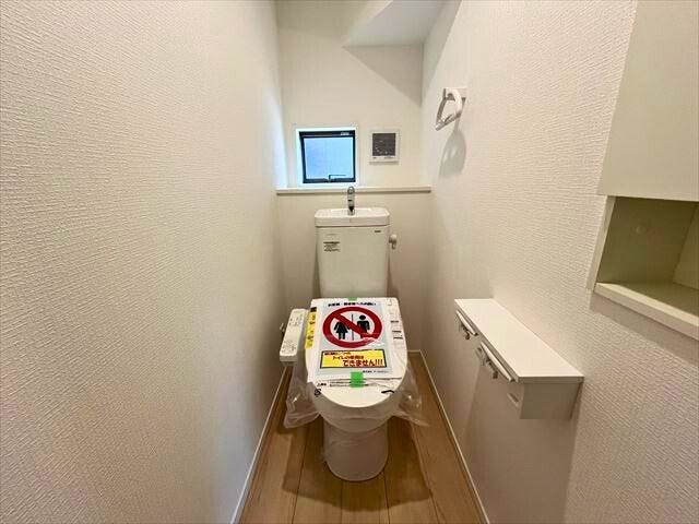 災害時でも安心のタンク付きトイレを採用しました。1階と2階の2か所にトイレを設けています。(2025年9月26日 撮影)