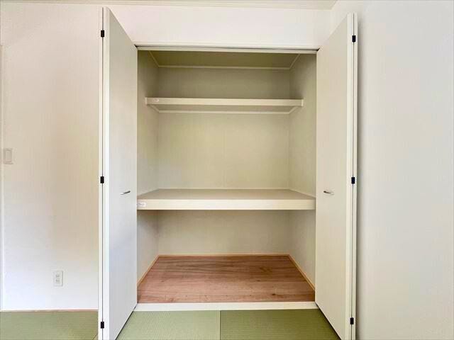 1階和室4.5帖収納:布団や座布団を収納したり、下段はお子様のおもちゃ置き場としても重宝します。
(2025年9月26日 撮影)