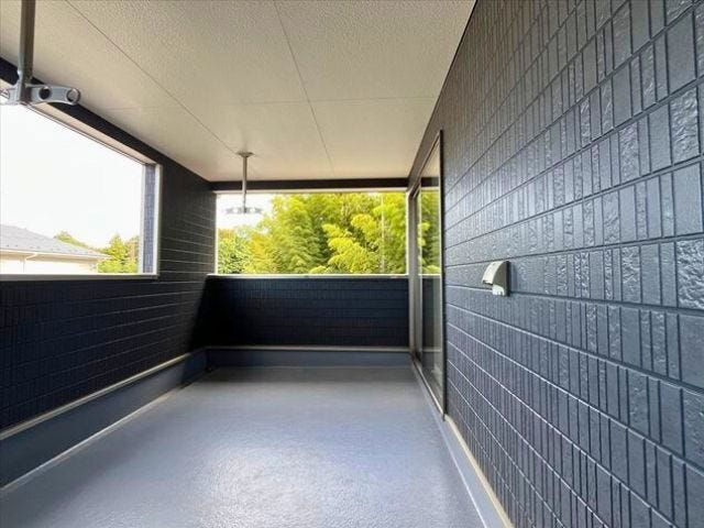 2階6.5帖洋室からと7帖のサンルームから出入りできるバルコニーです。
(2025年9月26日 撮影)