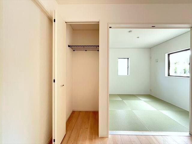 リビング収納:散らかりがちな家族共有の小物をまとめたり、新聞や雑誌の一時おき等にも便利ですね。
(2025年9月26日 撮影)