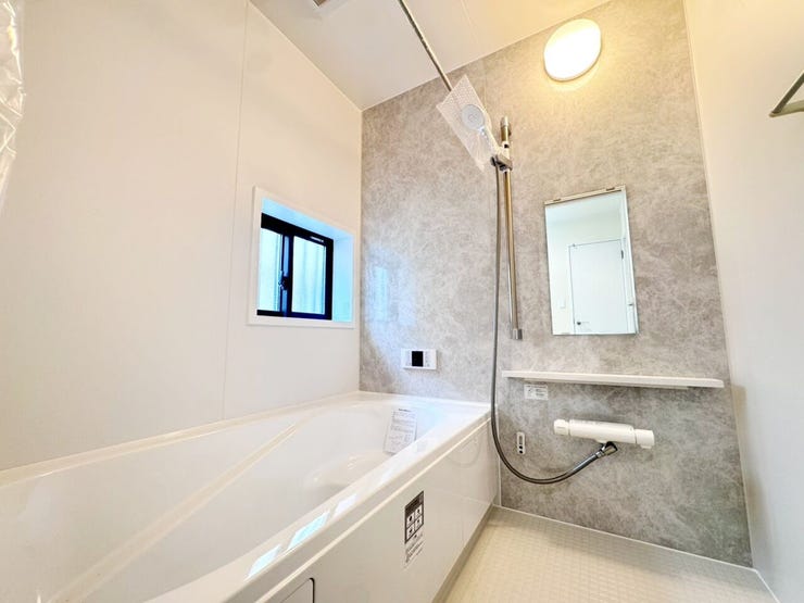 ◎浴室:A号棟(12/2撮影)
お子様と一緒にバスタイムを楽しめる1坪タイプの広々浴室!
日々の疲れをリセットしてくれそうな浴室で明日からもがんばれそうです!