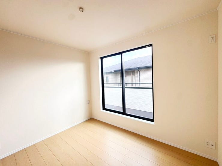 ◎洋室:A号棟(12/2撮影)
南向きであたたかな陽射しがたっぷり差し込む洋室!毎朝気持ち良く起きられそうですね。