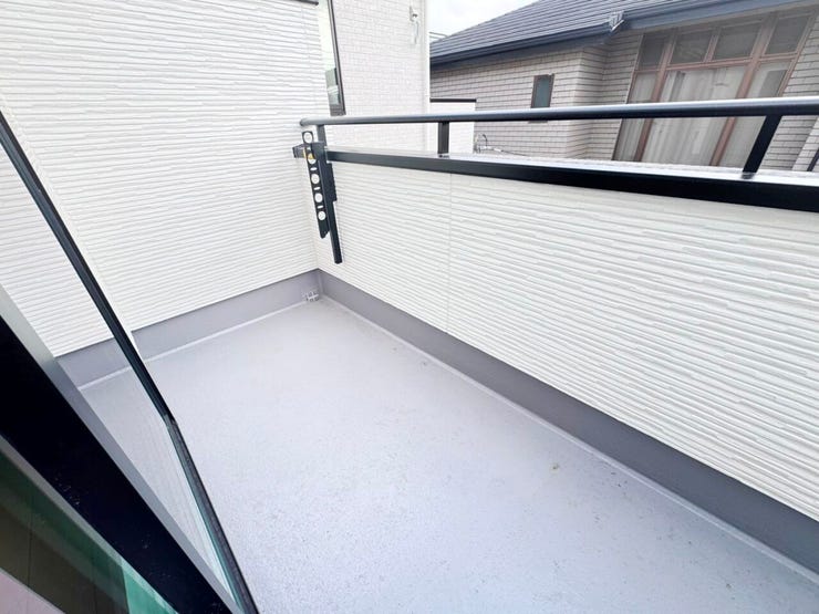 ◎バルコニー:A号棟(12/2撮影)
南向きのバルコニーは日当たりも良く、洗濯物も気持ち良く干せそうです!