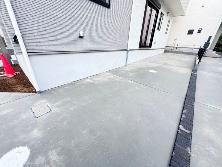 ◎カースペース:A号棟(12/2撮影)
カースペースは2台分!セカンドカーや、ご来客用としてもう1台分あると嬉しいですね!