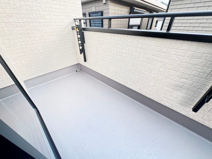 ◎バルコニー:B号棟(12/2撮影)
南向きのバルコニーは日当たりも良く、洗濯物も気持ち良く干せそうです!