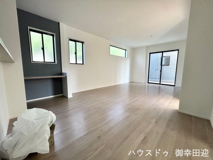 ■□■インテリアが映える洗練されたリビング■□■家具の配置を考えたり、ご自身の生活を実際にイメージしてもらうのも内覧ツアーの醍醐味です♪