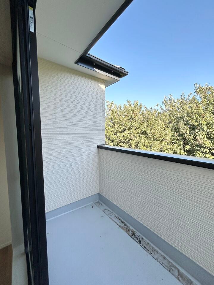 ■□■バルコニー①■□■洗濯物を干すのはもちろんガーデニングを楽しむ場所としても活用できます♪