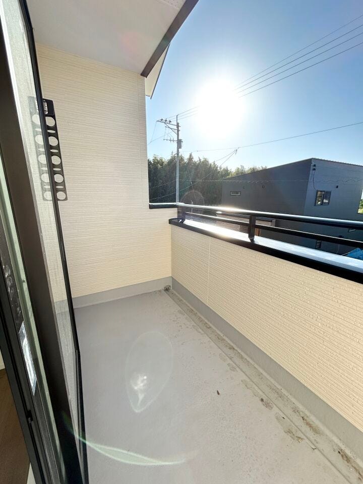 ■□■バルコニー②■□■洗濯物を干すのはもちろんガーデニングを楽しむ場所としても活用できます♪