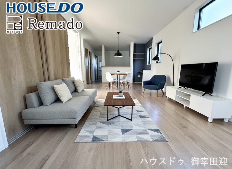 【リビング】
■□■インテリアが映える洗練されたリビング■□■家具の配置を考えたり、ご自身の生活を実際にイメージしてもらうのも内覧ツアーの醍醐味です♪※CG加工により家具を配置しています。